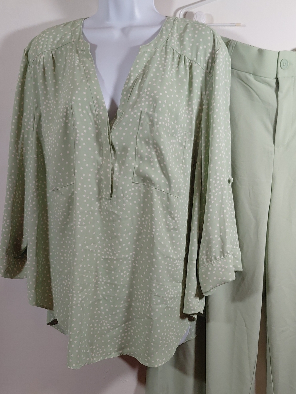 Torrid Women’s Mint Green Polka Dot 2Pc Pants Set Roll-Tab Sleeve Size 14